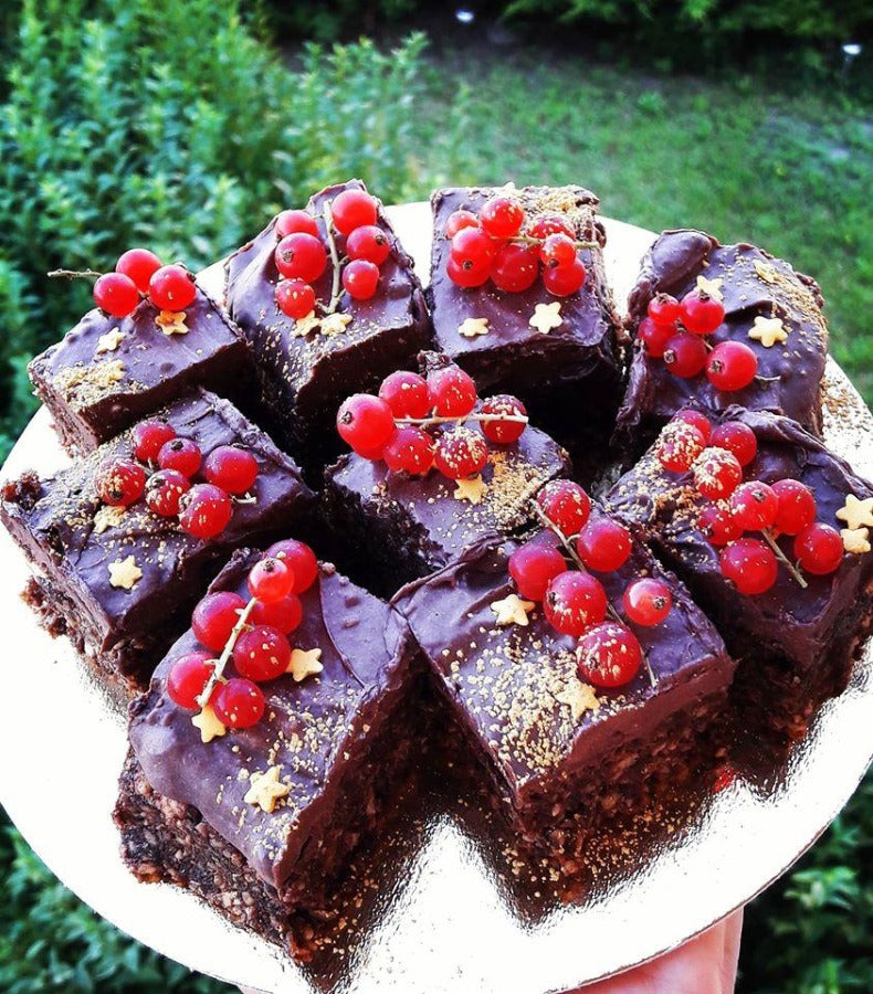 Chocolate rawnie - vegan brownie by Vegane Torten Zürich